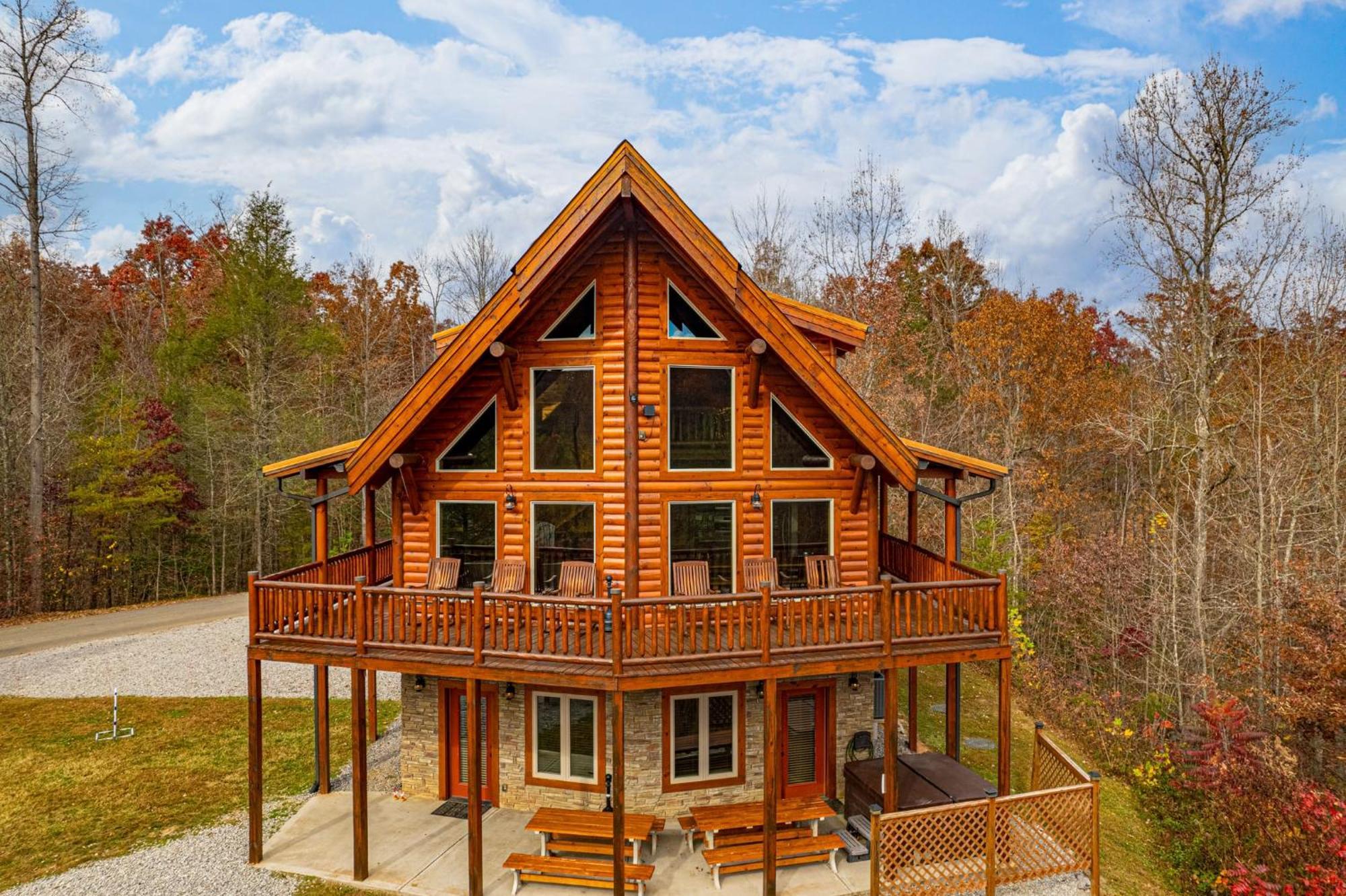 Ridge View Lodge Nature And Mountain View - Hot Tub - Firepit - Yard - Games جاتلينبرج الغرفة الصورة